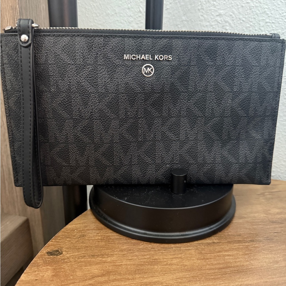 Michael Kors Jet Set Wristlet Clutch – Black Monogram